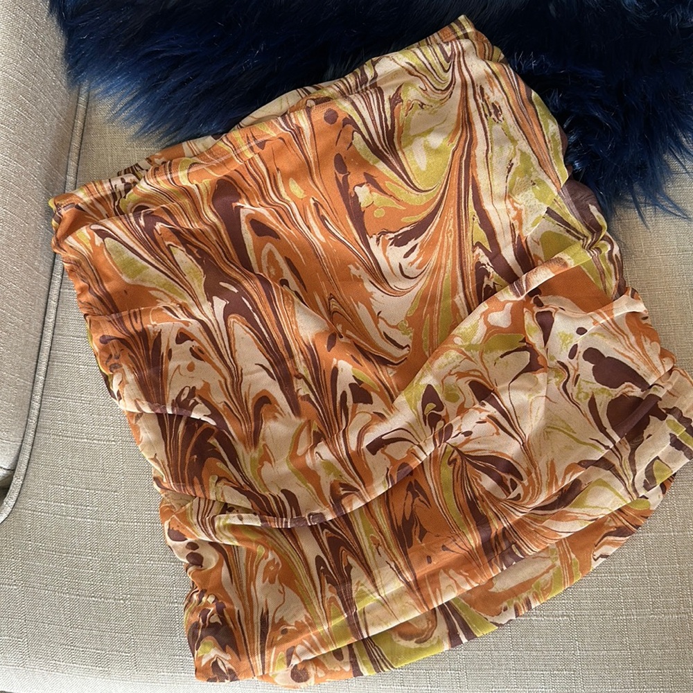 Ruched mesh mini skirt in wavy orange size medium